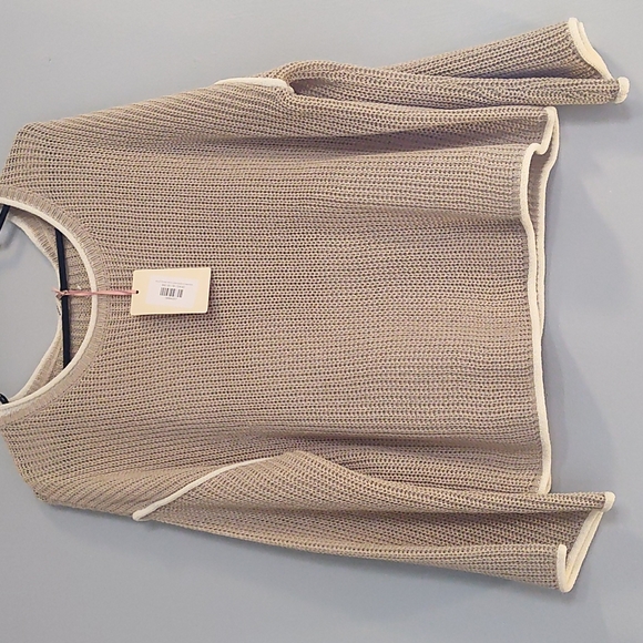 entro Tops - NWT Women's top with bell sleeves